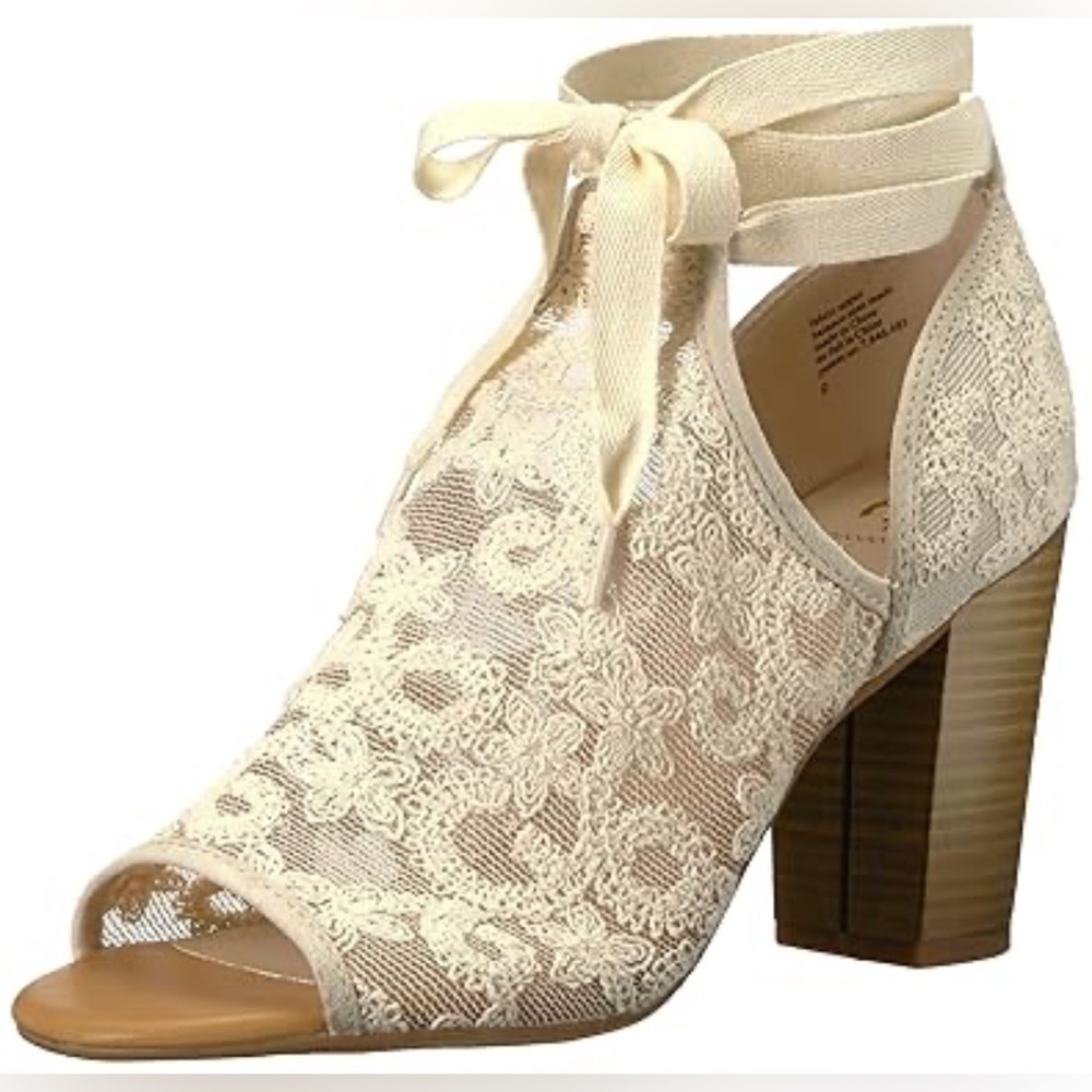 NEW BC Lace Up Peep Toe High Heeled Cream Lace Bootie Shoe, With Box, 8.5 US